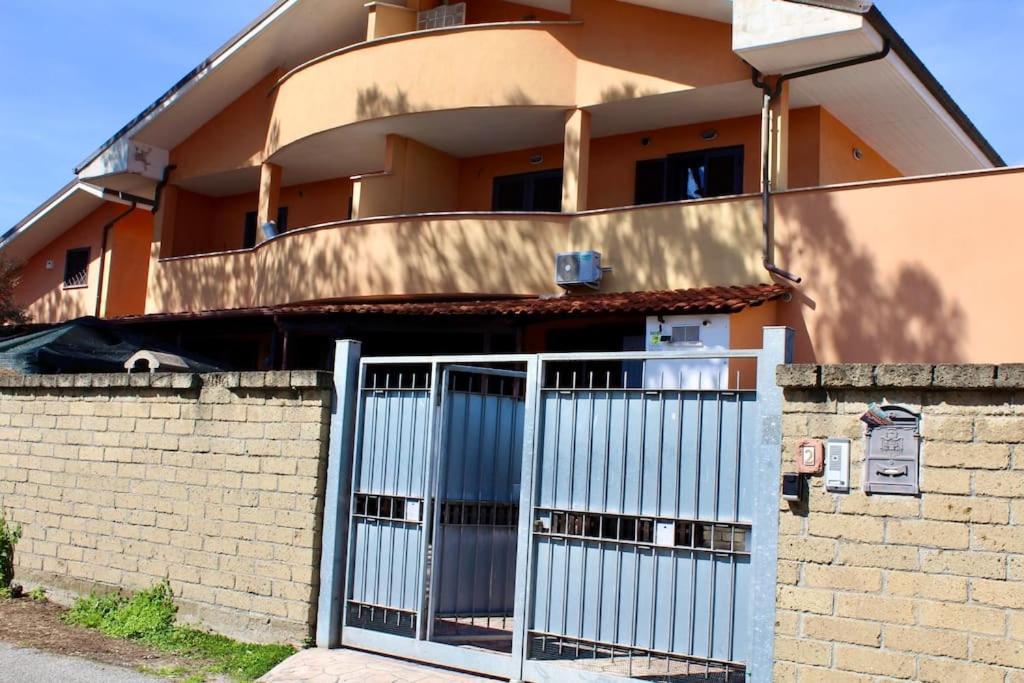 Appartamento The Garden House Fco, Self Check In And Free Private Parking Fiumicino Esterno foto